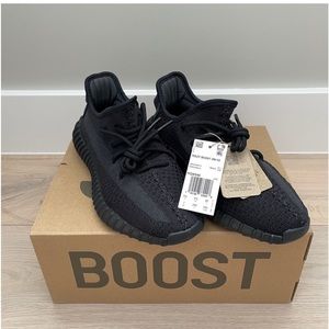 NIB Yeezy Boost 350 v2 - Size 7 Onyx